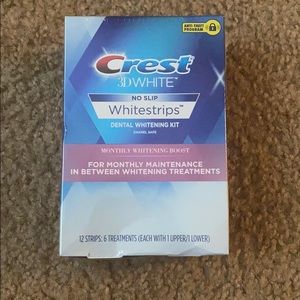 Crest 3D White Monthly Whitening Boost Dental Kit